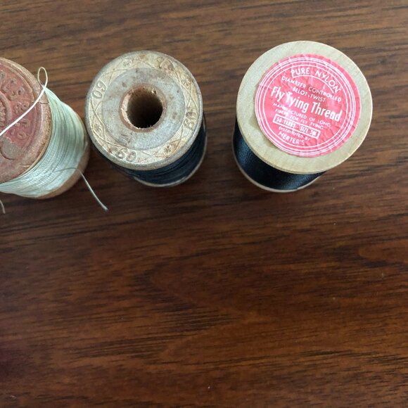 Vintage lot of 25 wooden spools of thread - Picture 8 of 8